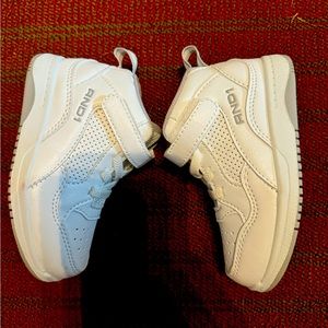 AND1 Toddler Boys Court High Basketball Sneakers, Size 7 NEVER WORN